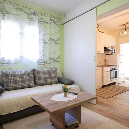 아파트 Rustica Mit Exklusiver Nutzung Des Pool By Interhome 자다르
