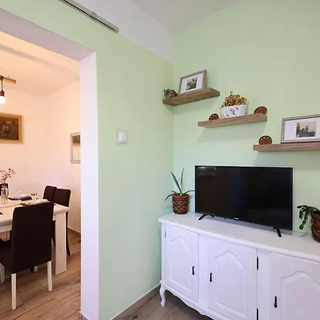 아파트 Rustica Mit Exklusiver Nutzung Des Pool By Interhome 자다르